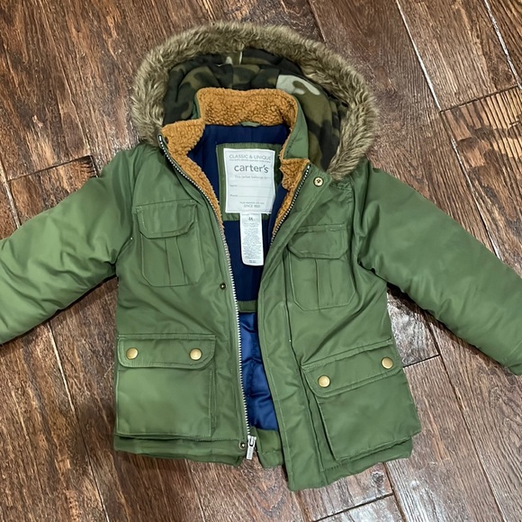 Olive green carters coat with fur trimmed hood size 4T - Picture 1 of 1